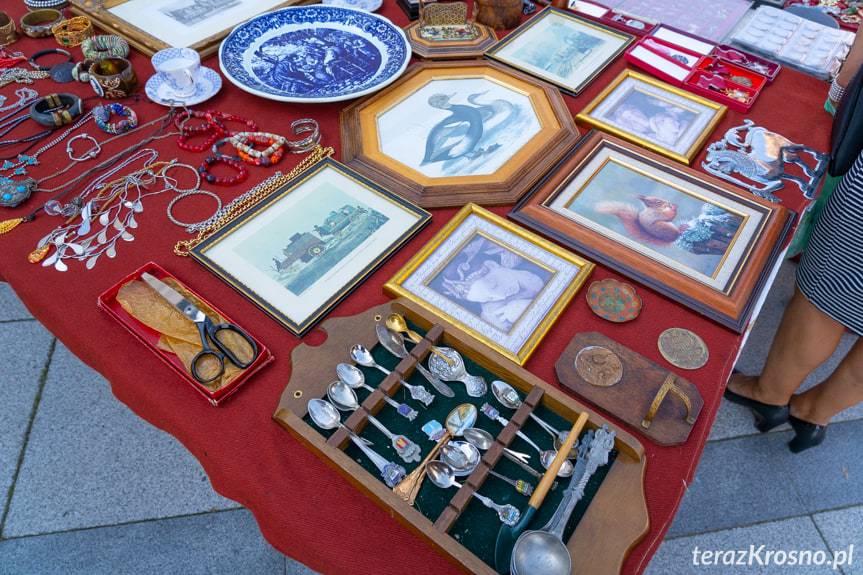 Jarmark staroci przed Etnocentrum Ziemi Krośnieńskiej