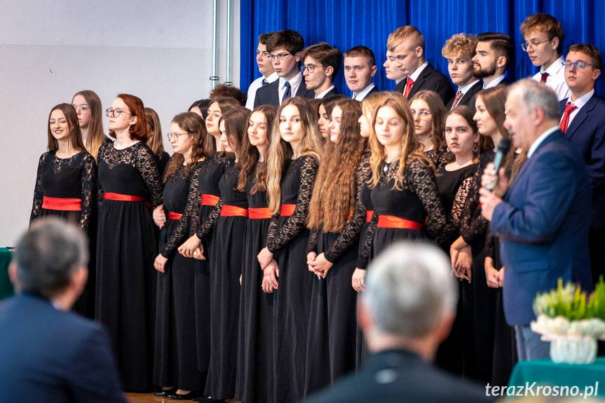 Stypendia od Stowarzyszenia Absolwentów I LO w Krośnie i wyjątkowa publikacja