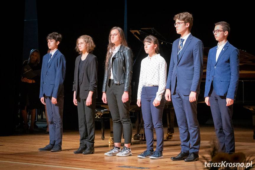 Najzdolniejsi uczniowie odebrali stypendia