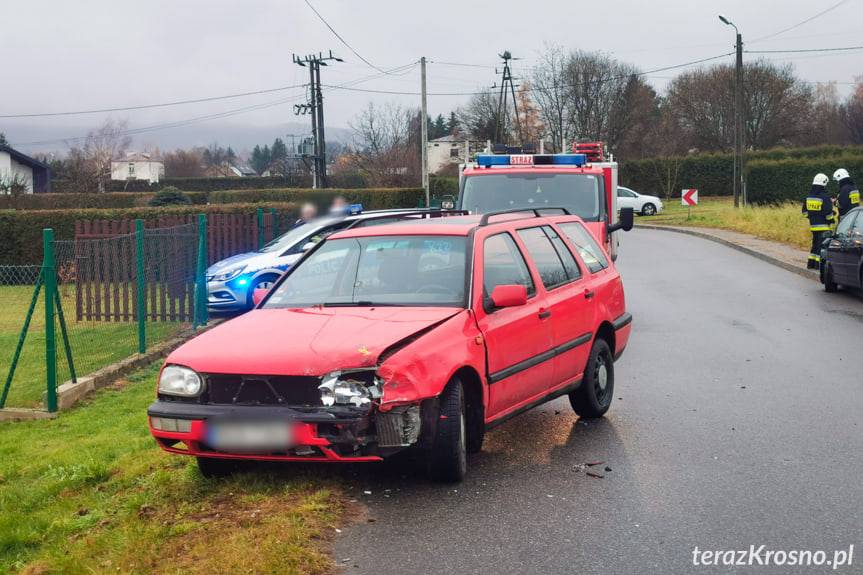 Dwie kolizje w Jedliczu. Trzy rozbite samochody