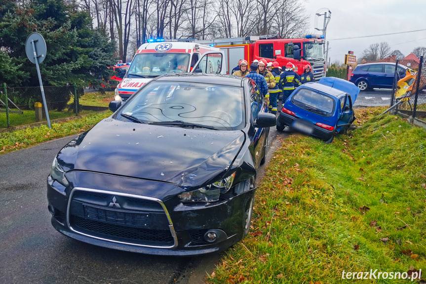 Zderzenie mitsubishi i fiata w Jaszczwi
