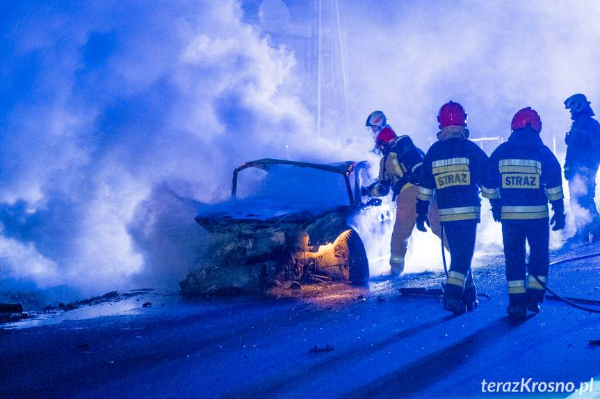 Samochód spłonął, kierowca był pijany