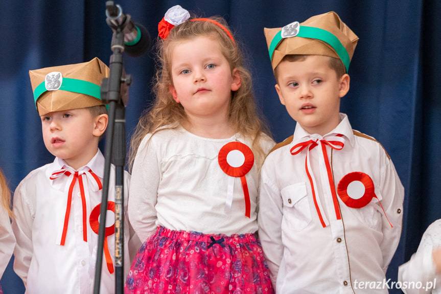 Przedszkolaki i uczniowie z Chorkówki dla Niepodległej [FILM]