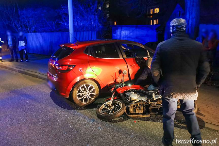 Wypadek na Sikorskiego w Krośnie, poszkodowany motocyklista