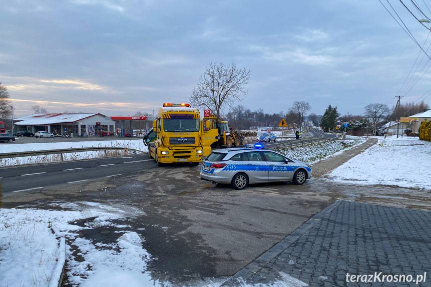 Ciężarówka uderzyła w bariery