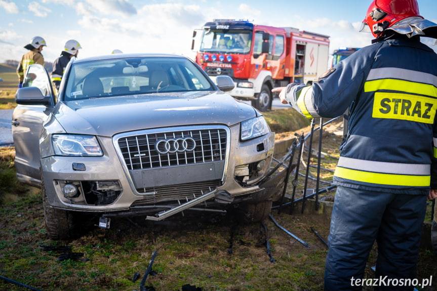 Kombornia. Uderzył samochodem w ogrodzenie
