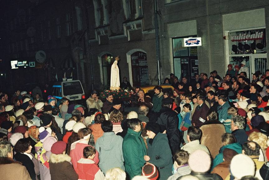 Figura Matki Boskiej Fatimskiej w Krośnie