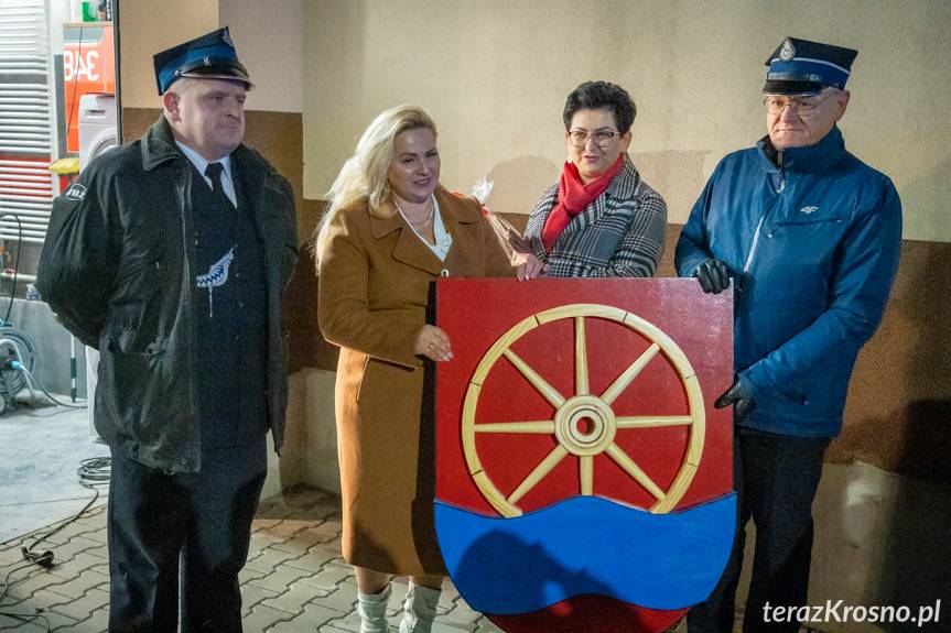 OSP Głowienka przywitała nowy samochód