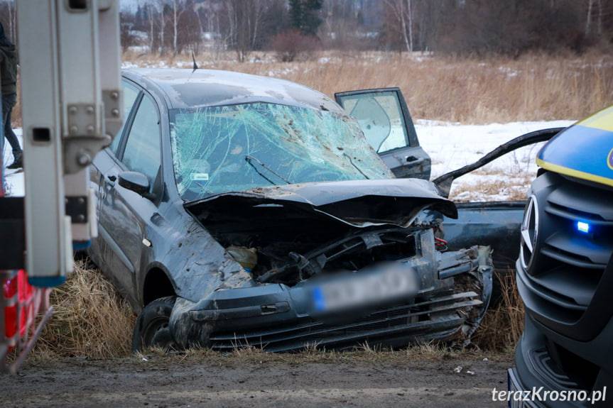 Dachowanie fiata w Zręcinie, kierująca w szpitalu