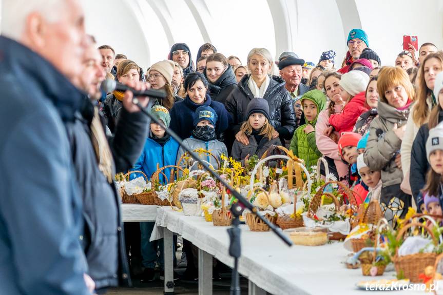 Tradycyjne święcenie pokarmów na rynku w Krośnie