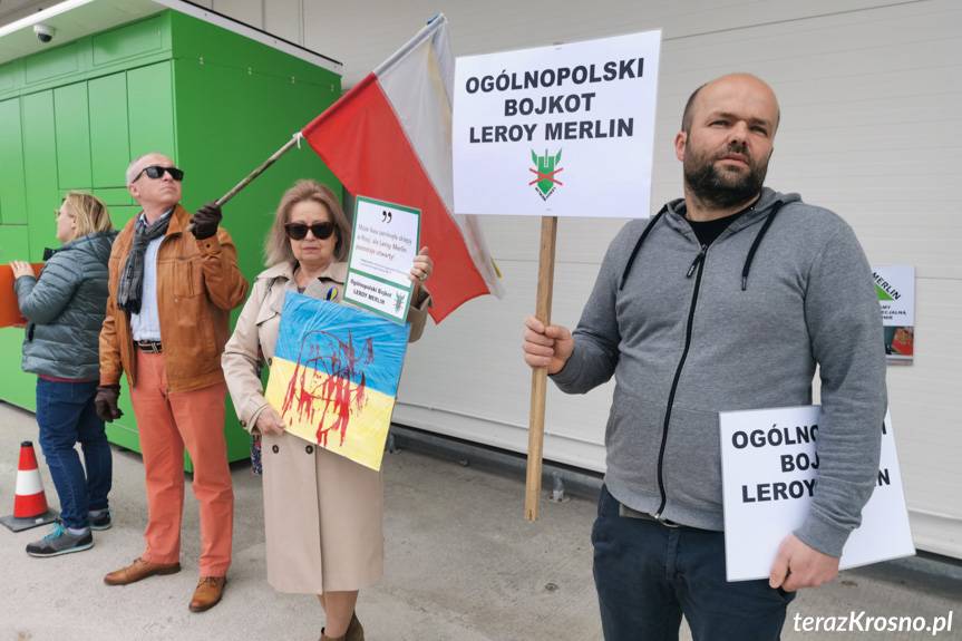 Protest przed Leroy Merlin w Krośnie. Wzywali do bojkotu sieci