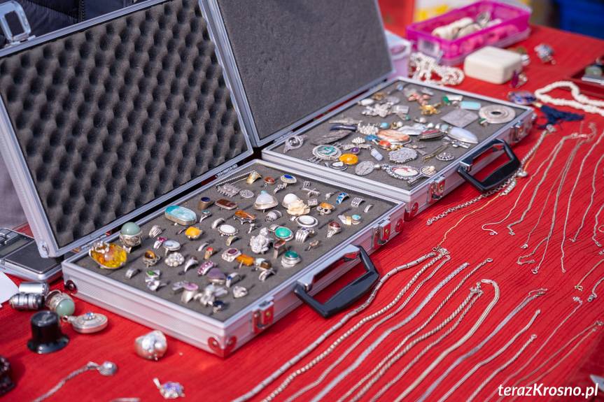 Jarmark staroci przed Etnocentrum Ziemi Krośnieńskiej