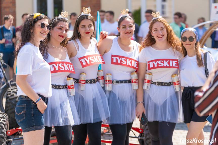 Juwenalia w Krośnie 2022. Barwny korowód przeszedł przez miasto