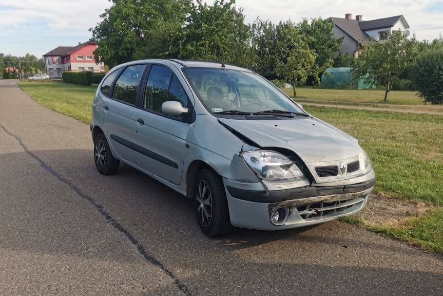 Kolizja dwóch samochodów w Pustynach