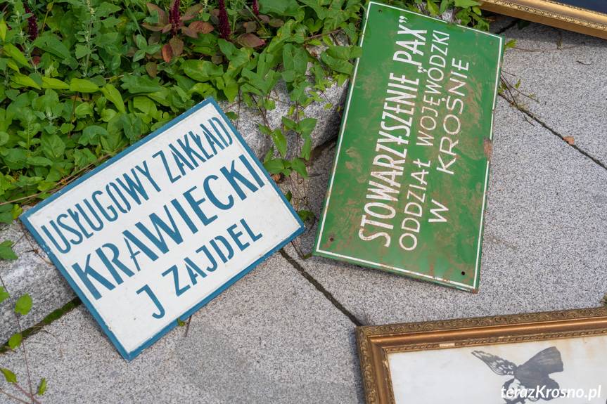 Jarmark staroci przed Etnocentrum Ziemi Krośnieńskiej