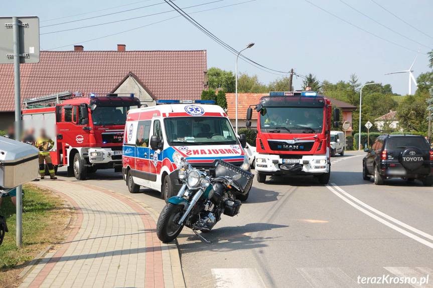 Motocyklista "położył" maszynę, by uniknąć zderzenia