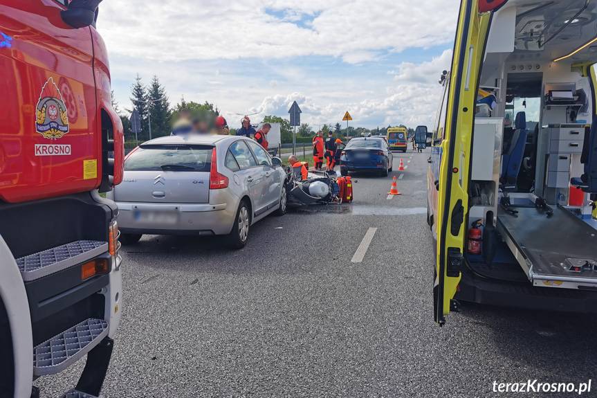 Wypadek na Podkarpackiej w Krośnie, ranny motocyklista