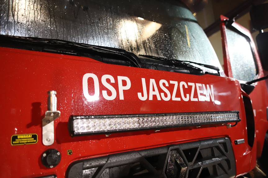 Druhowie z OSP Jaszczew przywitali nowy samochód