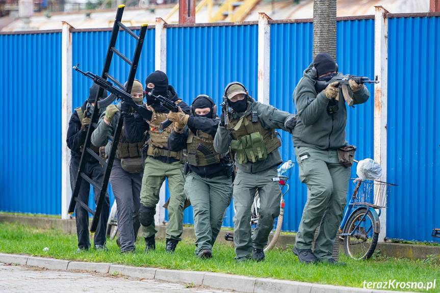 "Terroryści zaatakowali ORLEN Południe". Wspólne ćwiczenia służb w Jedliczu
