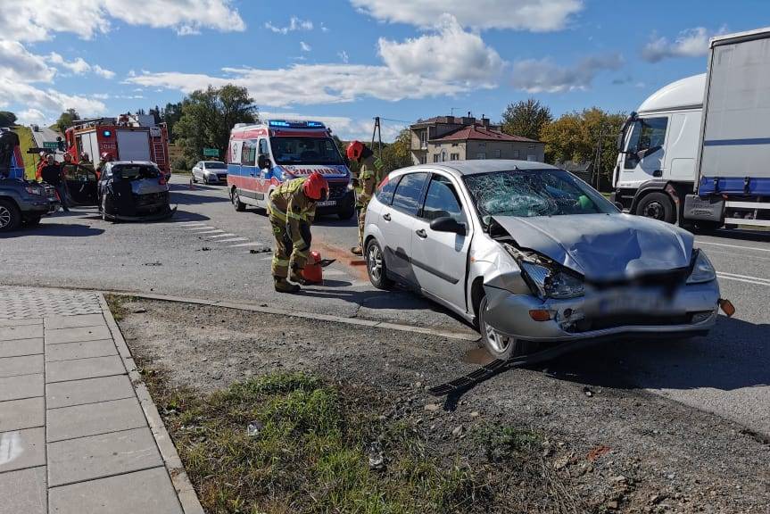 Zderzenie trzech samochodów w Rogach