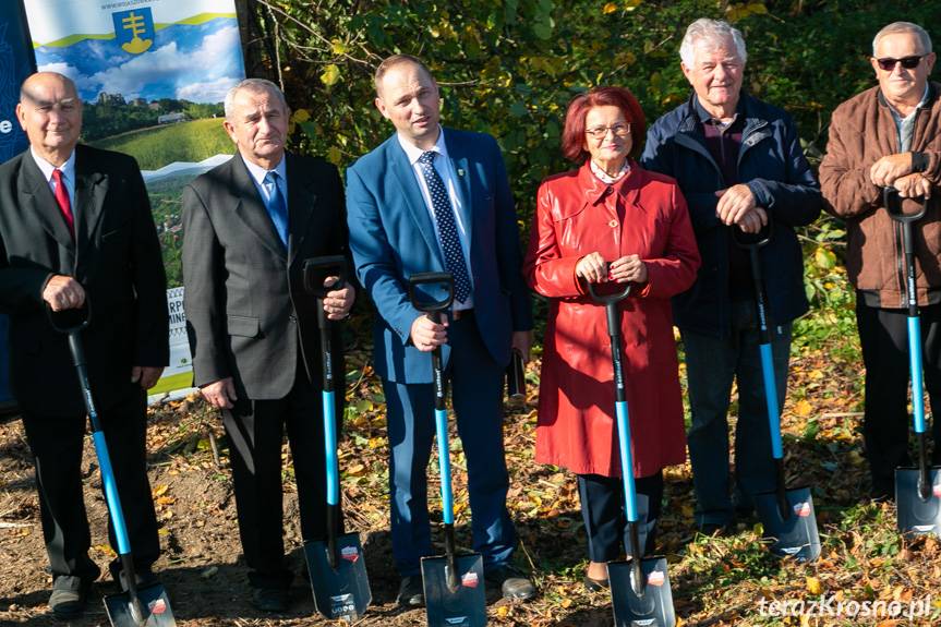 Łopaty wbite. Nowa inwestycja w gminie Wojaszówka