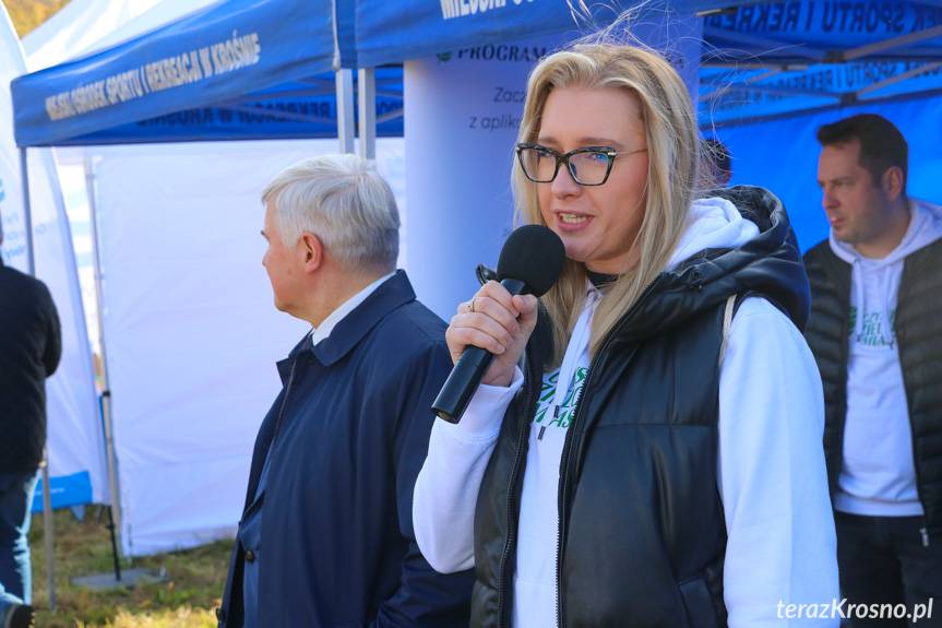 Sprzątali śmieci i sadzili drzewka