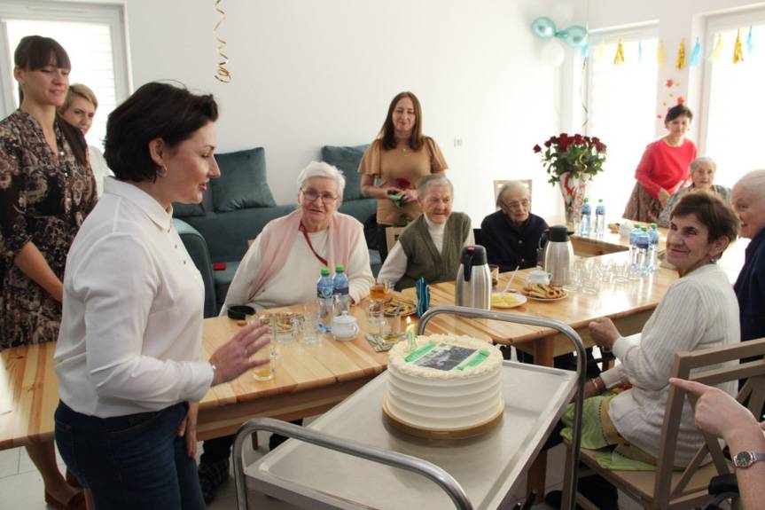 SDPS w Jedliczu. Tort na pierwsze urodziny