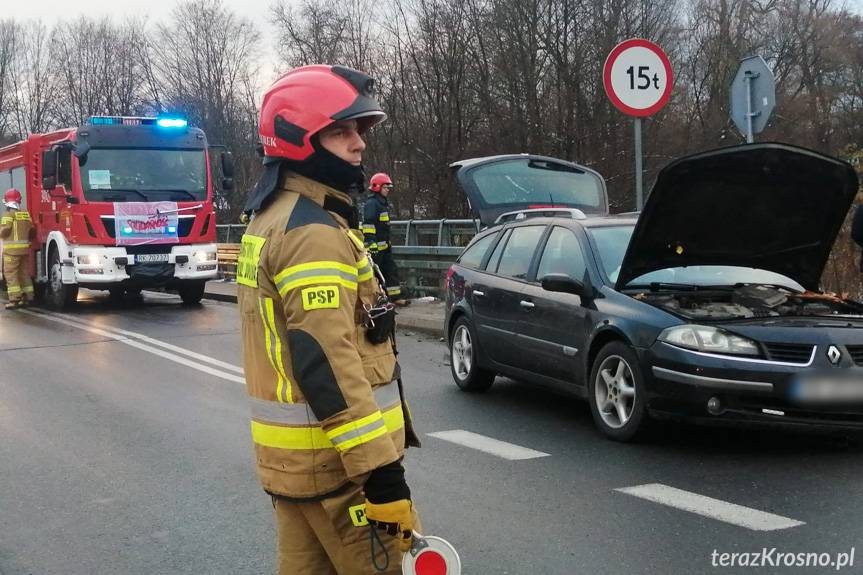 Uderzyła w bariery na moście