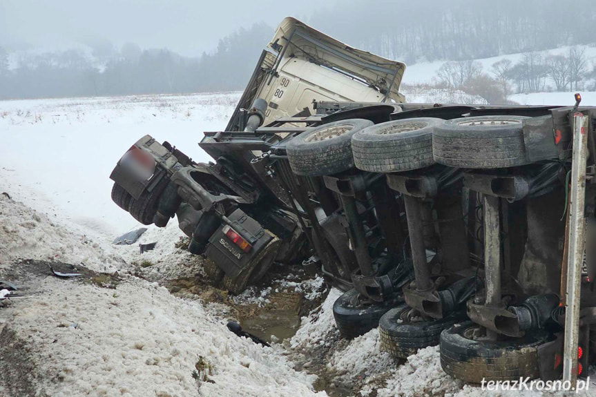 Barwinek. Zderzenie dwóch samochodów ciężarowych