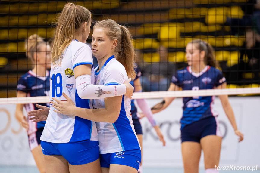 Zacięty mecz i przegrana siatkarek Karpat Krosno