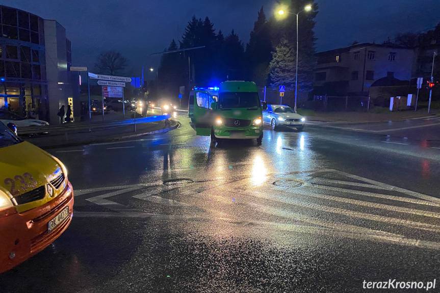 Zignorowała czerwone światło. Kolizja na skrzyżowaniu