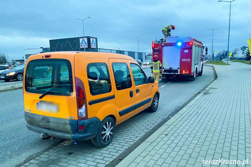 Zderzenie dwóch samochodów na skrzyżowaniu w Krośnie