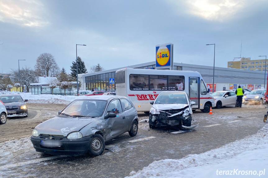 Zderzenie dwóch samochodów na Lwowskiej w Krośnie