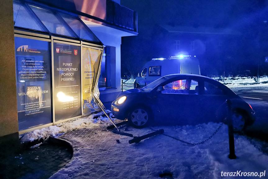 Krosno. Pijany Ukrainiec wjechał w budynek