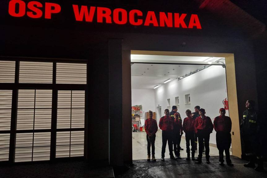 Strażacy z Wrocanki powitali nowy samochód