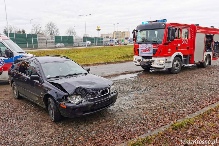 Zderzenie volvo z dacią w Krośnie