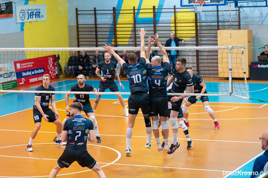Przegrana siatkarzy Karpat Krosno z liderem