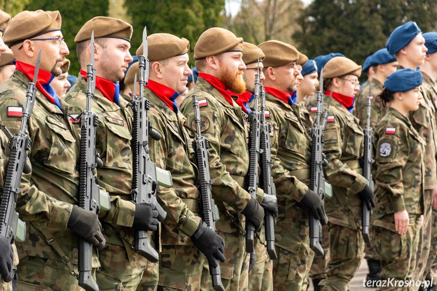 Uczniowie z wojskowych klas mundurowych złożyli ślubowanie w Miejscu Piastowym