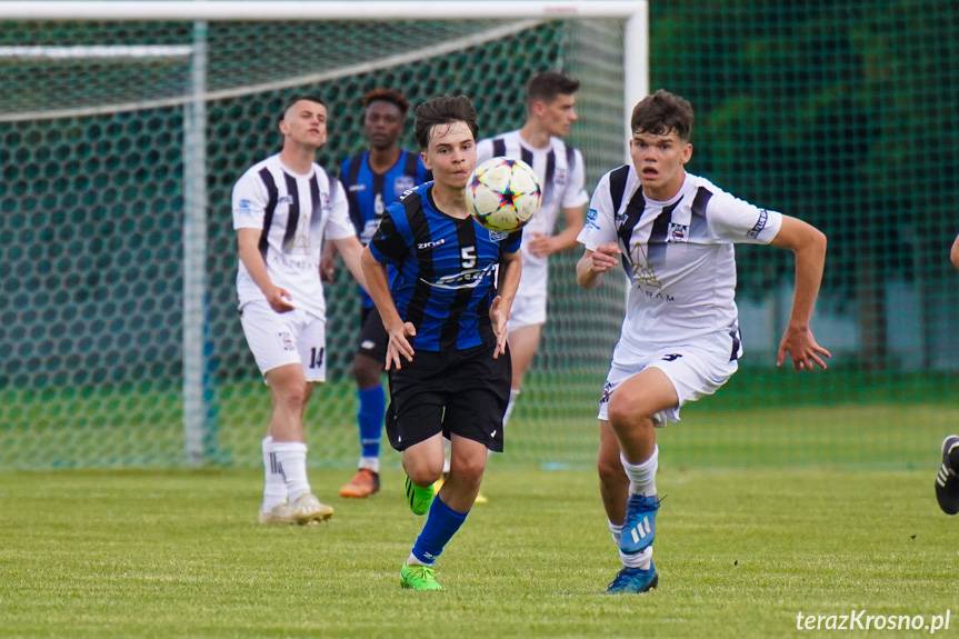 Bójka na trybunie w Jedliczu. Policja użyła gazu, interweniowało pogotowie