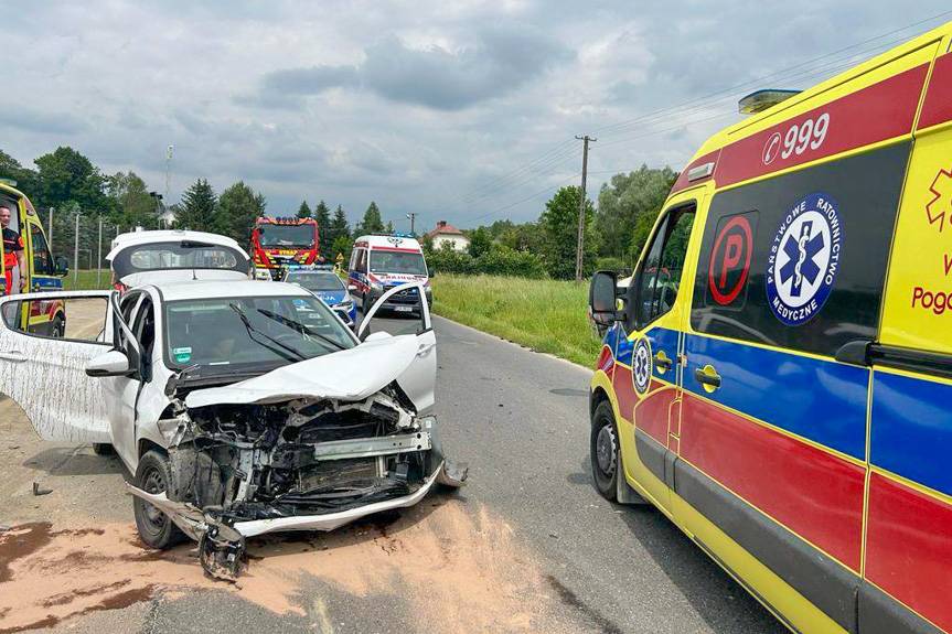 Zderzenie samochodów osobowych w Wesołej. Są poszkodowani