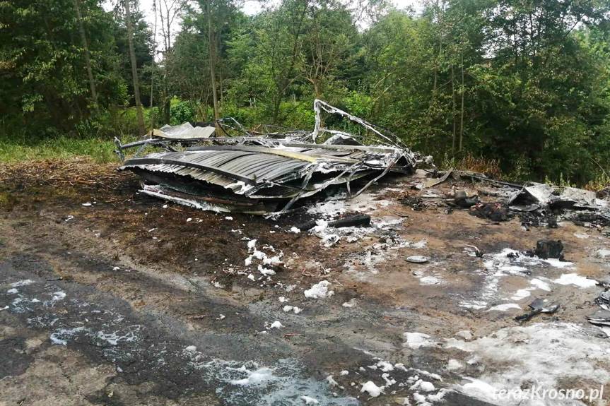 Pożar garażu blaszaka. W środku około 50 butli gazowych samochodowych