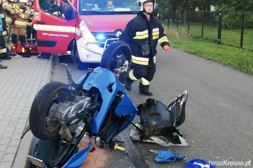 Wypadek w Jabłonicy Polskiej, poszkodowany kierujący skuterem
