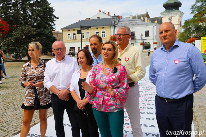 Tłuste koty z PiS. Konferencja w Krośnie 