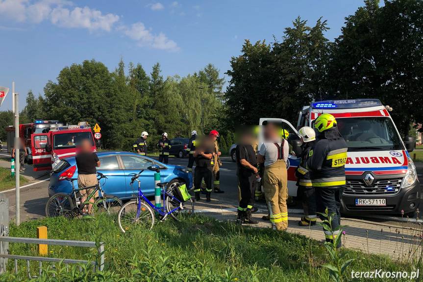 Zderzenie rowerzysty z samochodem na DK 28 w Klimkówce