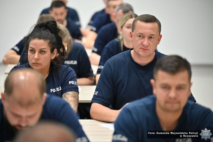 48 policjantów z Podkarpacia zakończyło ważne szkolenie i awansuje na wyższe stopnie