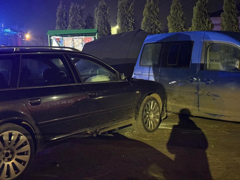 Zderzenie trzech samochodów w Głębokiem