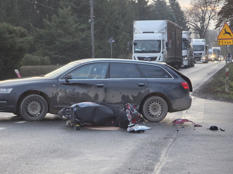 Wypadek w Ustrobnej, droga zablokowana